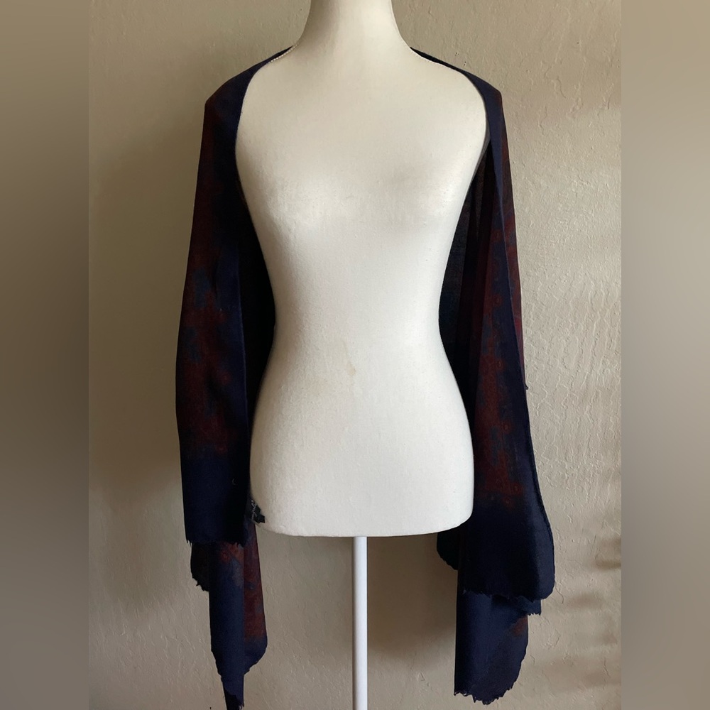 Thin wool scarf - Picture 5 of 13